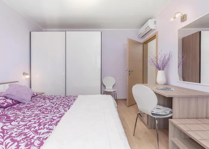 Feriehus Lovely In *