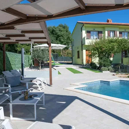 Awesome Home In Peruski With Wifi Holiday home Peruski