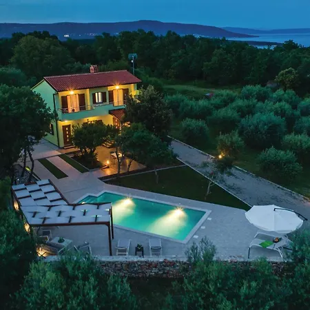 Awesome Home In Peruski With Wifi Holiday home