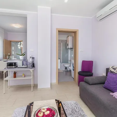 Awesome Home In Peruski With Wifi Holiday home